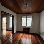 Apartamento de 68,97m² privativos com 3 dormitórios, banheiro, sala, cozinha e vaga de garagem. Apartamento conta com esquadrias em PVC e assoalho de madeira para maior aconchego. Condomínio possui ár