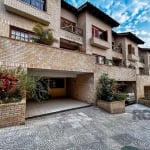 Casa em condominio, semi-mobiada,  &lt;BR&gt;Primeiro piso, garagem para dois carros, espaço fechado que pode ser uma sala, escritório ou um outro dormitório. &lt;BR&gt;&lt;BR&gt;Segundo piso, living 