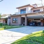 Casa com 04 suítes no Terra Ville, Porto Alegre, RS.  Residência estilo neoclássica, de fundos para lago, tudo isso em um dos melhores e mais elegantes condomínios. Está linda residência contém tudo q