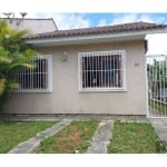 Casa 2 dormitórios, com 1 suíte. Conheça esta Casa Térrea com varanda aos fundos com piscina e churrasqueira. Aqui você tem o privilégio de sentir o frescor da natureza, por conta da ampla área arbori