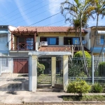 Casa com 4 dormitórios á venda no bairro Espírito Santo, Residencial Bahamas. Ótima casa na zona sul de Porto Alegre com lindo jardim e mobiliada. No primeiro piso, sala de estar com lareira, jardim d