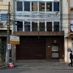 Prédio comercial à venda, com dois pavimentos e pátio nos fundos.&lt;BR&gt;Localizado na Av. Benjamin Constant.