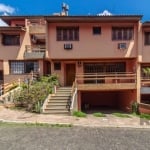 CASA EM CONDOMINIO&lt;BR&gt;&lt;BR&gt;Casa de 286 m² privativos em um condomínio fechado, localizado no bairro Menino Deus! São 3 dormitórios, sendo um deles uma suíte espaçosa com hidromassagem.Sala 