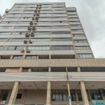 Descubra a exclusividade deste incrível apartamento de cobertura disponível para venda, localizado no coração do Centro de Porto Alegre, na Avenida Loureiro da Silva 1302. Um quarto espaçoso e duas el