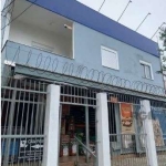 Casa Comercial com dois apartamentos individuais acima residenciais, podendo ser tudo interligado e unificado para um casa só.&lt;BR&gt;Loja ( pavimento térreo) 104m2 com uma sala, podendo ser um cons