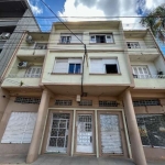 Apartamento com localização privilegiada na Av. Presidente Franklin Roosevelt, bairro Navegantes. O imóvel conta com 03 dormitórios, 01 banheiro, sala de estar e ampla cozinha. Ambiente com luz solar 