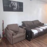 Linda casa semi mobiliada de 2 dormitorios, transformado em um dormitorio com closet, em condominio fechado na Restinga,  na Rua Capitão Pedroso. Com amplo living com lareira, banheiro social, área de