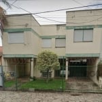 Apartamento à venda em Tristeza, com 1 dormitório, banheiro, vaga de garagem e infraestrutura  com circuito fechado de TV, porteiro eletrônico e zelador. O imóvel possui 48m² de área privativa e 55m² 