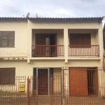 Sobrado a venda em Canoas, bairro Harmonia. O imóvel conta com 4 quartos, sendo 1 suíte, 3 banheiros, 2 salas, sacada, escritório, ampla cozinha, lavanderia, despensa, garagem fechada e pátio em frent