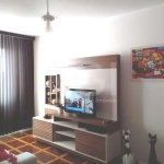 Vende! Impecável apartamento no bairro Glória.1 dormitório, living 2 ambientes, cozinha, área de serviço, banheiro social, sol da manhã. Ótimo edifício com salão de festas, jardim, Portaria 24h. Próxi