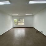 Sala comercial no bairro Navegantes, Porto Alegre/RS&lt;BR&gt;&lt;BR&gt;Sala comercial de 40m², ideal para escritórios, consultórios ou pequenos negócios. O espaço conta com um ambiente amplo e bem il