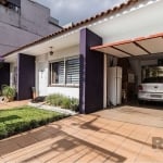 Encantadora casa à venda no Bairro São Sebastião, Porto Alegre. Este imóvel residencial de 190m² está em ótimo preço e pronto para uso, ocupado pelo proprietário. A casa possui 3 dormitórios, sendo um