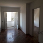 Apartamento localizado no bairro Passo D'Areia, com 43 m² no 3º andar, de frente. Imóvel com 1 dormitório, sala de estar/jantar, cozinha, banheiro social, área de serviço e pisos em granito e parquet.