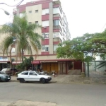 Vende ótimo apartamento de 01 dormitório com 50m², com piso parquet com sinteko novo, sala com sacada, cozinha, área de serviço fechada e banheiro social com box de acrílico. COM VAGA DE GARAGEM&lt;BR