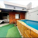 Casa com piscina lado praia de 3 quartos à venda em Praia Grande!!