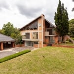 Casa em estilo colonial - com 4 quartos - 2 suítes - terreno com 2.050m²