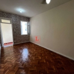 Apartamento Espaçoso Com Sacada Charmosa Localizado no Bairro de Fátima CentroRJ