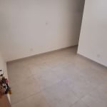 Apartamento com 1 quarto, sala, cozinha e banheiro. Sol da manhã. Localização.