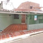 CASA EM CONDOMÍNIO NO CAJURU, COM 02 QUARTOS, 01 VAGA.