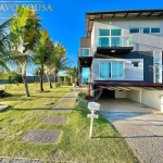 Bela Casa Porteira fechada, com subsolo e uma área de lazer belíssima.