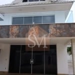 Riviera Del Sol - Casa Triplex com 300m² , 5 suítes ,2 vagas de garagem , ampla sala , dependência completa.