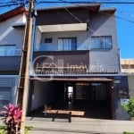 Impecável casa à venda em Campo Grande-MS, Jardim Tijuca: 3 quartos, 2 suítes, 1 sala, 2 vagas, 152m². Venha conferir!