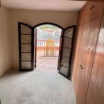 VILA SONIA, CASA DE 140M², 2 DORMITÓRIOS SENDO 1 SUÍTE, 3 BANHEIROS E 2 VAGAS À VENDA.