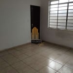 CASA DE TÉRREA DE 300M² COM 3 DORMITÓRIOS, 1 SALA, 3 BANHEIROS E 2 VAGAS, À VENDA NA REGIÃO DA LAPA.