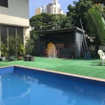 Pacaembú - Casa à venda de 520m² com 4 dormitórios sendo suítes e 5 vagas de garagem.