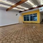 SANTO AMARO - CASA ASSOBRADADA DE 186m² COM 3 QUARTOS, 1 SUITE, 2 BANHEIROS E 2 VAGAS Á VENDA