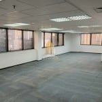 CONJUNTO COMERCIAL DE 102M² COM UMA SALA, TRÊS BANHEIROS, E DUAS VAGAS Á VENDA NA REGIÃO DE PERDIZES