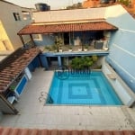 Ótima casa duplex, com 3 dormitórios, sendo uma suíte, 3 vagas, quintal, piscina, churrasqueira e energia solar!