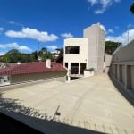 Casa Alto Padrão Sobrado com 3 quartos sendo 1 suíte master, 399m2 construídos, 6 vagas cobertas, Espaço Gourmet e piscina. Aceita Permuta