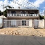 Casa Sobrado de 1 pavimento de rua com 4 quartos, 344m2 construídos, 6 vagas, localizada no Campo Comprido em rua tranquila. Estuda permuta em veículos.