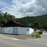 Casa espaçosa situado no bairro cidade da criança, proximo a praia