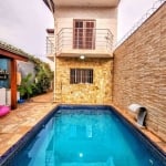 Casa à Venda no Jardim Quaresmeira 3 em Suzano/SP: 2 Quartos, 2 Suítes, Piscina e Churrasqueira!