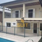 Alphaville 5 - Casa com 400m², 5 Dorm (3 Suítes), 4 Vagas e Muito Lazer em Santana de Parnaíba/SP! Contato: Suit (11) 94584-8250