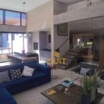 Alphaville 6 - Casa com 270m², 3 Dorm, 2 Vagas, Piscina e Churrasqueira em Santana de Parnaíba/SP! Contato: Suit (11) 94584-8250