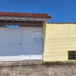 Casa  a venda no centro de Bertioga com 2 dormitórios e uma edícula .