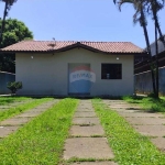 Casa a Venda na Vista Linda Bertioga, a 200 metros da praia, com 1 suíte, 8 vagas de garagem e quintal