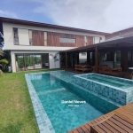 Casa em condomínio à VENDA, Praia do Forte - BA.  5/4 sendo 4 suítes Sala ampla Gourmet Piscina com prainha Jacuzzi Fino acabamento  Totalmente decorada!  Condomínio com Clube Priv