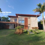 Excelente Casa à VENDA em Praia do Forte !  Condomínio à 55km do Aeroporto de Salvador - BA.  Casa com 4 quartos, sendo um deles no térreo, Todos Suítes, Sala de Estar e Jantar, Co