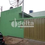 Casa disponível para locação no bairro Daniel Fonseca em Uberlândia-MG