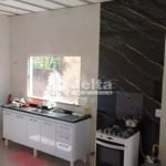 Casa disponível para venda no bairro Luizote de Freitas em Uberlândia-MG