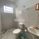 Casa residencial disponível para venda no bairro Jardim Holanda em Uberlândia-MG