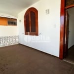 Casa comercial disponível para locação e venda no bairro Centro em Uberlândia-MG