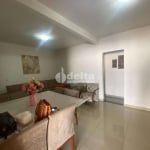 Casa residencial disponível para venda no bairro Maria Rezende em Uberlândia-MG