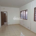 Casa residencial disponível para venda no bairro Santa Mônica em Uberlândia-MG