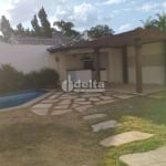 Casa residencial disponível para venda no bairro Jardim Karaíba em Uberlândia-MG