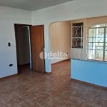 Casa resdidencial disponível para venda no bairro Santa Mônica em Uberlândia-MG